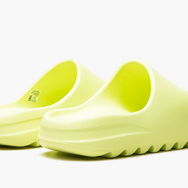 YEEZY SLIDE "Glow"